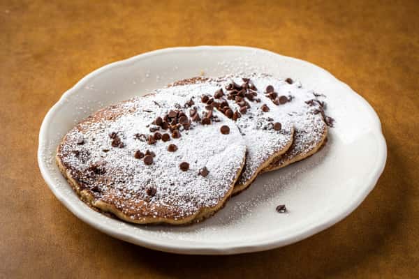 Chocolate Chip Pancakes (890 cal)