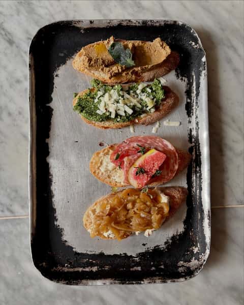 Our seasonal crostini on at the moment; chicken liver, cavolo nero pesto, Gorgonzola & fig, tofu & caramelised onions.
#crostini #chickenliver #pesto #cichetti