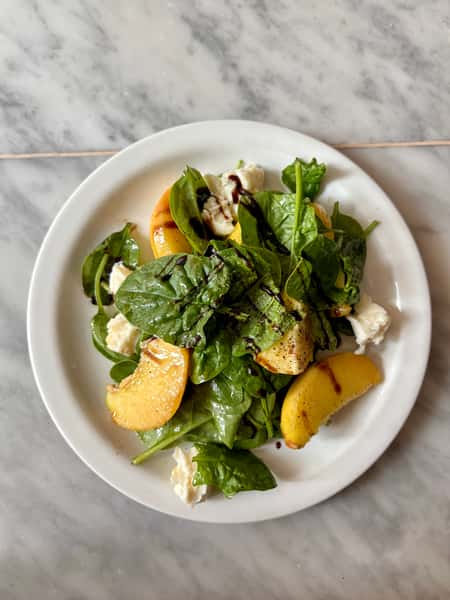 Baby spinach, peach & Gorgonzola Salad