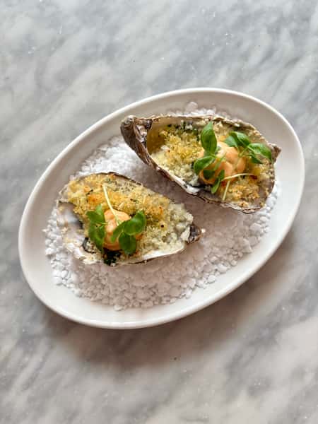 Oysters gratin with spicy aioli