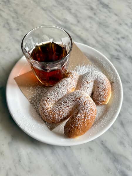 Vin Santo with homemade Esse biscuits