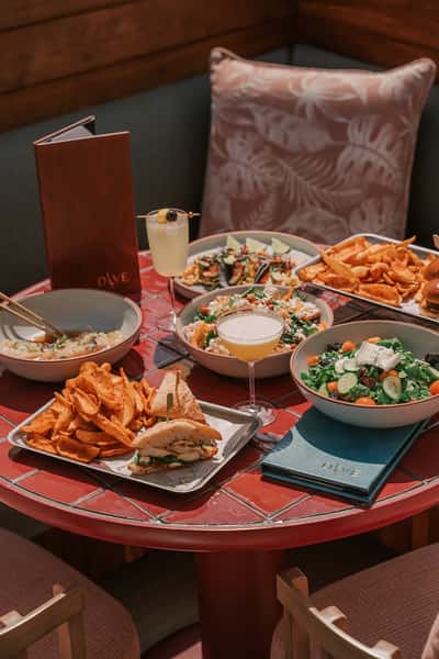 Dive food & Cocktail