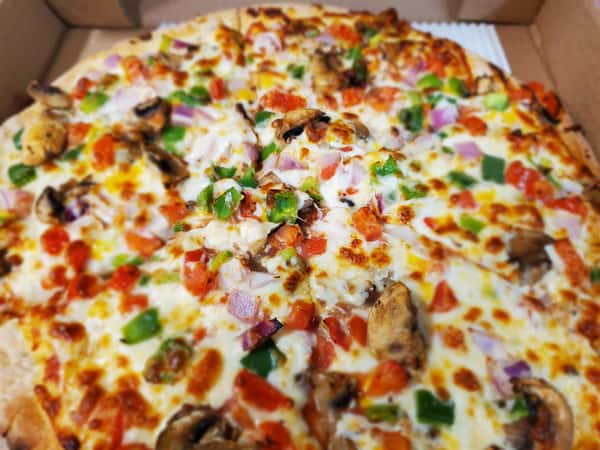 mardi gras pizza- pizza pie with bell peppers, onions, chicken, and tomato