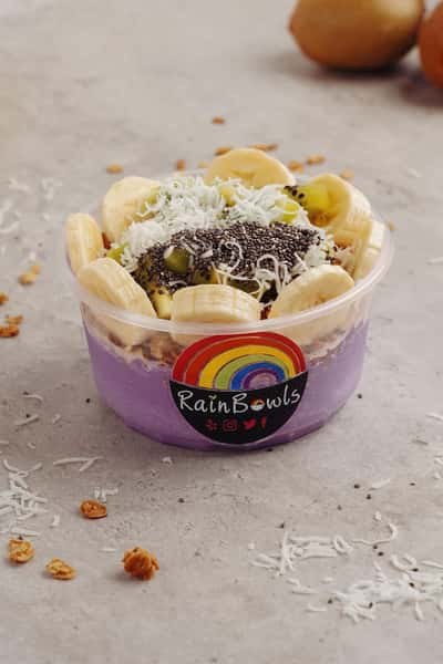 acai bowls with strawberry