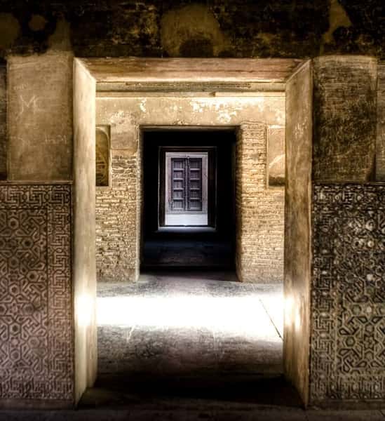 agra fort door