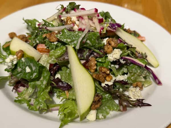 Fresh Strawberry Salad with Gorgonzola