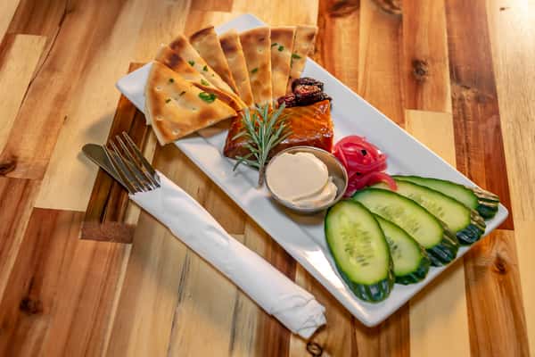smoked salmon with pita