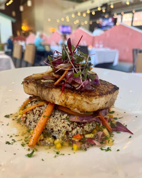 Sliding into the holiday weekend with a new fish special like 😎

Blackened Swordfish with roasted vegetable quinoa salad, summer veggies and mango salsa... get it while you can! And if you're still looking for holiday plans, we are open all day on the 4th! 🇺🇸