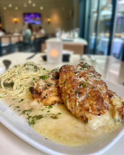 There's a reason Chicken Saltimbocca has had a semi-permanent spot on our specials menu.... you guys love it!! Don't miss out if you haven't tried it yet! 🤤