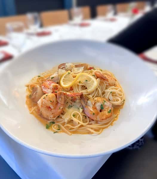 Dine Out Boston is coming to an end... but you still have a few more nights to get a three-course dinner for only $55! Try our signature Seafood Scampi, you won't be disappointed 🤤