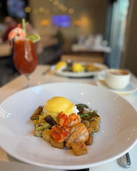 Everyone loves 🦞🦞🦞🦞

Have you tried our Sunrise Surf & Turf?? A petite filet mignon wrapped in bacon, lobster sauteed in butter, asparagus, truffled home fries and hollandaise - it doesn't get much better than that! Join us for brunch every Saturday & Sunday 11-3