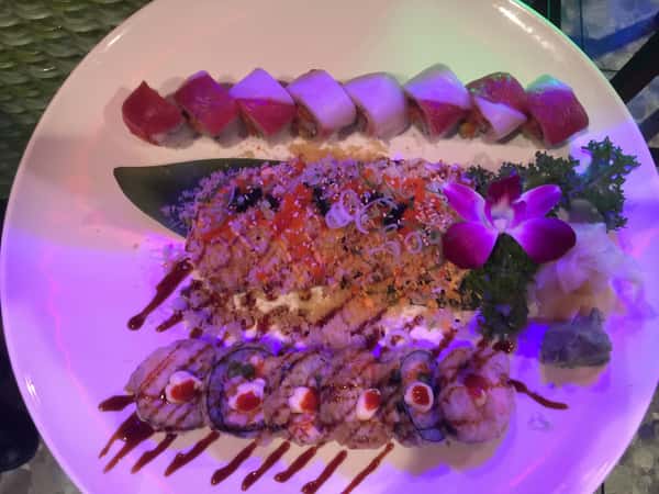 sushi tray