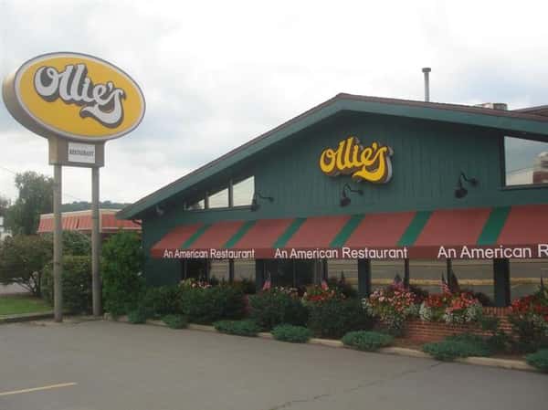Ollie's Front entrance with sign