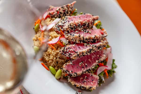 SESAME CRUSTED TUNA SALAD