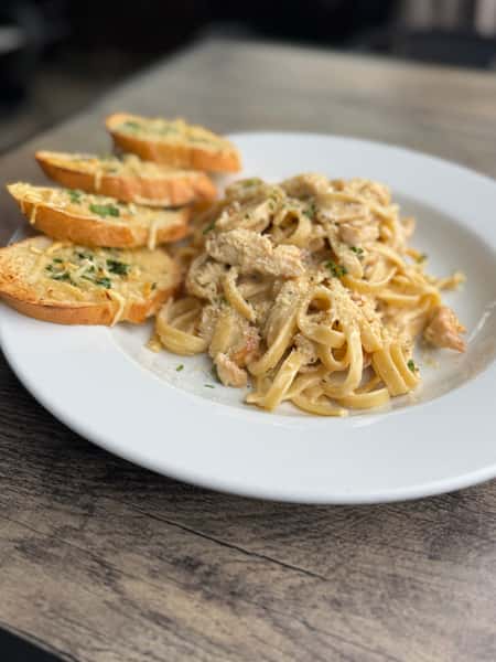 Chicken Alfredo pasta