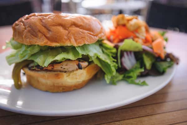 CHICKEN BURGER