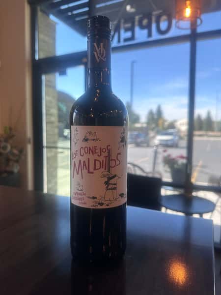 Los Conejos Tempranillo Bottle