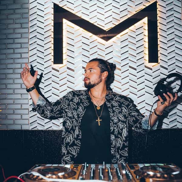 Male DJ at Mansion on Rush