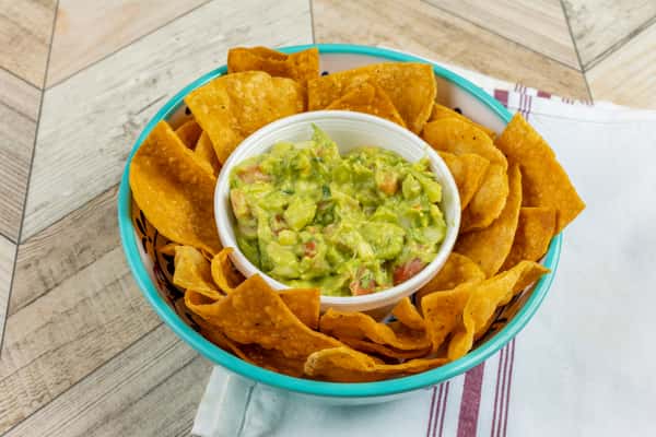 Guacamole and chips 