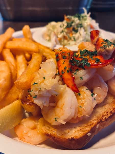 LOBSTER & SHRIMP ROLL