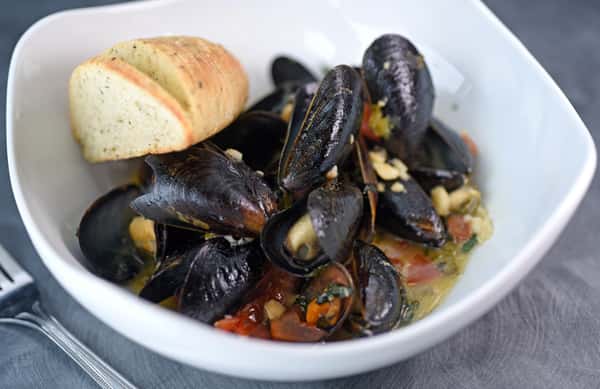 Steamed P.E.I Mussels