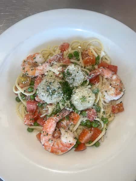 Linguine w/ Scallops & Prawns