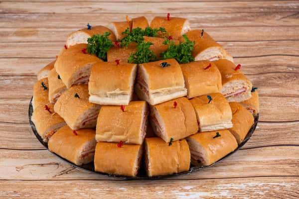 Who's ready for the ultimate feast? 🍽️ Say hello to our 56-Piece Tray! Perfect for feeding 15-20 people, this tray is filled with 14 of our delicious Po'Boys cut into four mouthwatering pieces each. Tag your squad and get ready to dig in! 🤤 #FoodLoversUnite