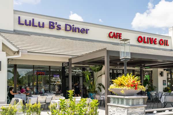 Picture of the front of the restaurant, LuLu B's Diner