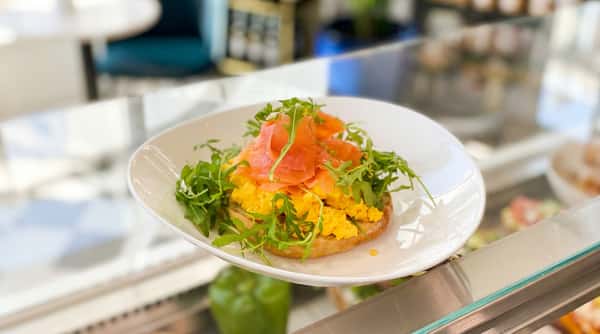 scrambled eggs salmon