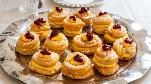 mini cream puffs