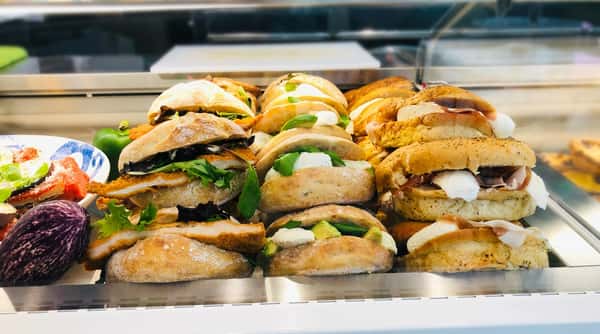 sandwich display case