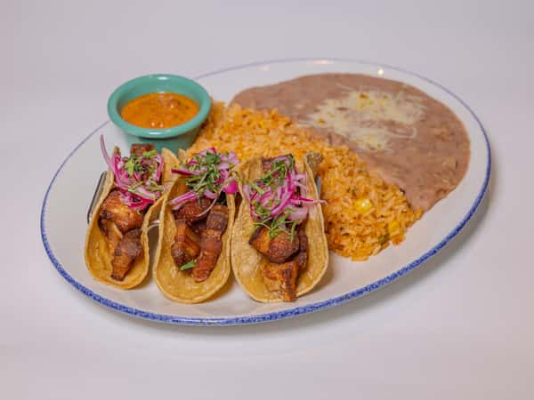 Tacos Con Chicharron