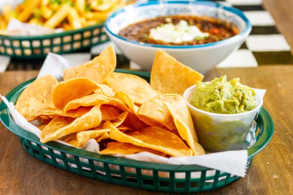SMALL GUAC AND CHIPS