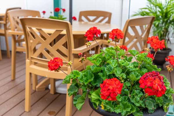 OUTDOOR SEATING