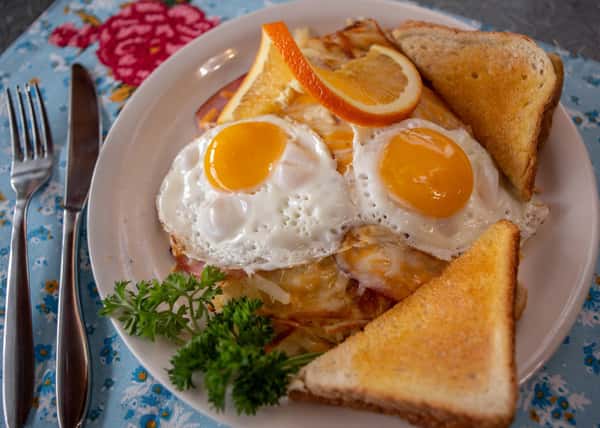 Hay Stack has become a go-to favorite at Aunt Alice's Kitchen, and one look tells you why 😊 Stacked with ham, cheese and hashbrowns, then topped with 2 eggs and served with your choice of toast, Hay Stack is the kind of hearty pick guests keep coming back for.

#AuntAlicesKitchen #HayStack #PopularPick #BreakfastFavorite