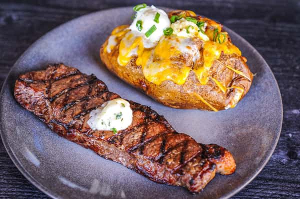 A perfectly cooked steak for just $24.99? That's a weeknight win. 🥩 Join us Monday through Friday for Steak Night at Claim Jumper!