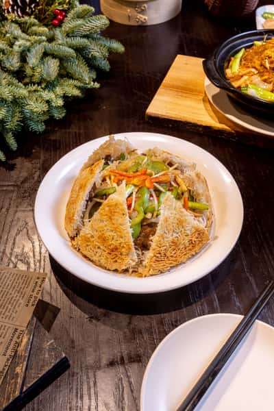 Pan Fried Vermicelli with beef and black pepper sauce