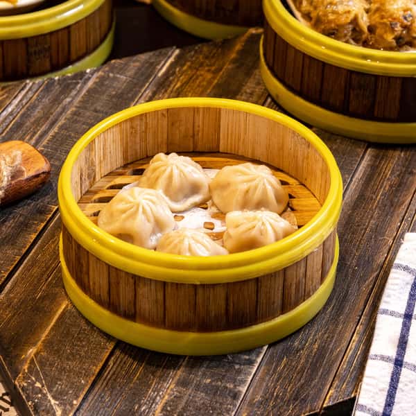 9. 上海小笼包 Shanghai Soup Dumplings