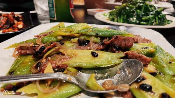 涼瓜炒牛肉 Stir-Fried Bitter Melon and Beef