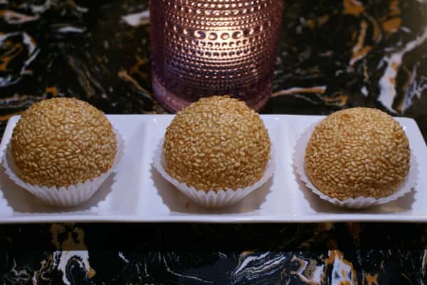 20. 豆沙芝麻球 Red Bean Sesame Balls