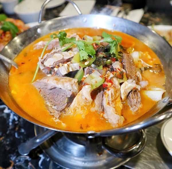 酸辣牛腩煲 Spicy & Sour Beef Sirloin Pot