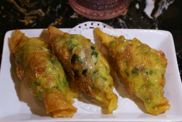 炸韭菜角 Deep Fried Chive, Shrimp & Pork Dumplings