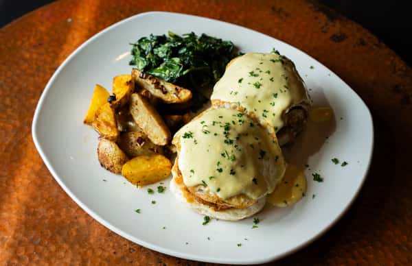 CRAB CAKE BENEDICT
