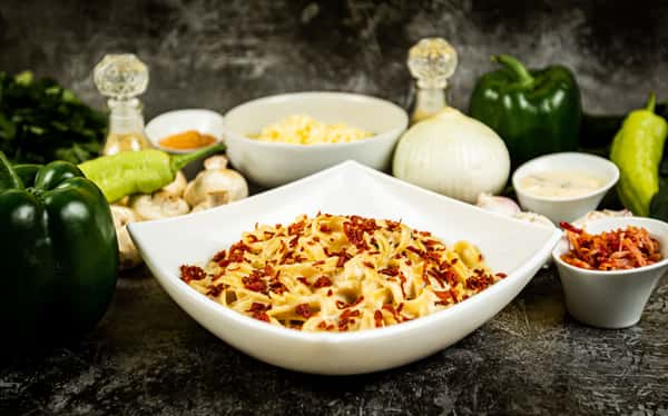 popmenu-a-bowl-of-creamy-carbonara-garnished-with-crispy-bacon-surro-original.jpg