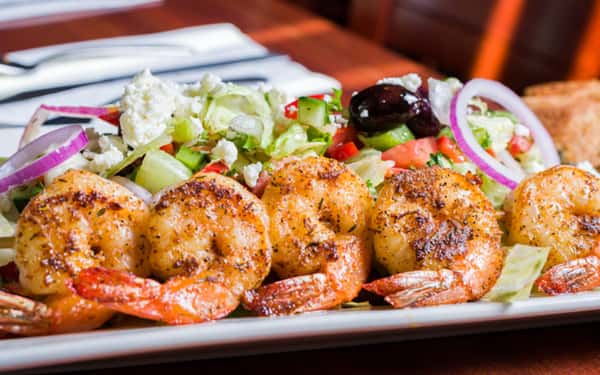 GREEK SALAD WITH SHRIMP