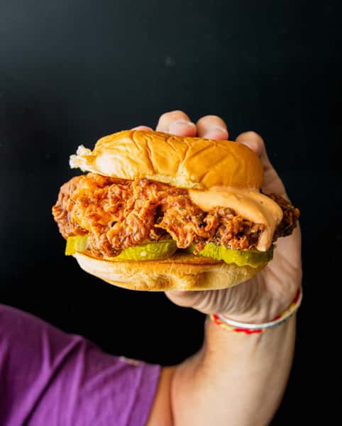 One of our chicken sandwiches and an ice cold draft just go togetherā¦especially on Sundays.
Trust us, weāve drankā¦nope, done the research and crunched the crispy chicken, erm, numbers.
So, stop by for some research yourselves & come hang with us til 5pm! āļø