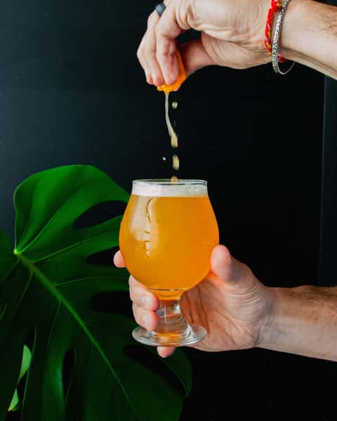 Need an excuse to get outta the house today?
Well, how about a Mosa (back on tap btw) and a downright delicious smash burger? Sounds like a very, very solid excuse to us!
Come hang with us til 10pm āļø