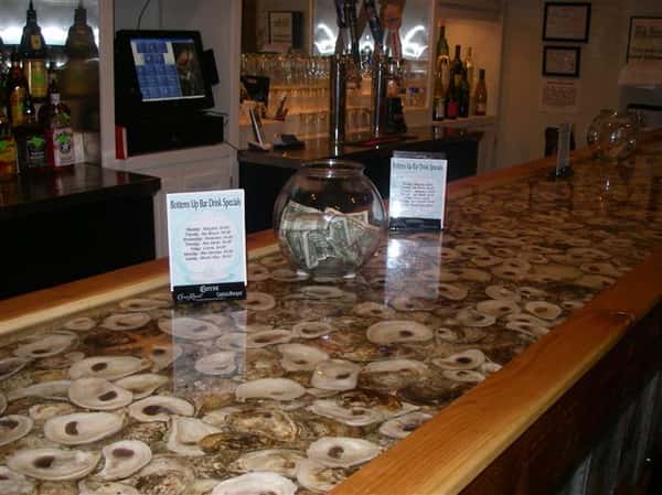 The front counter if the fish bites restaurant