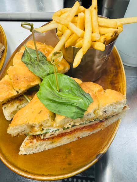 Bella Vineyard Chicken Sandwich