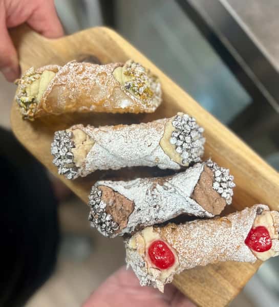 cannolis